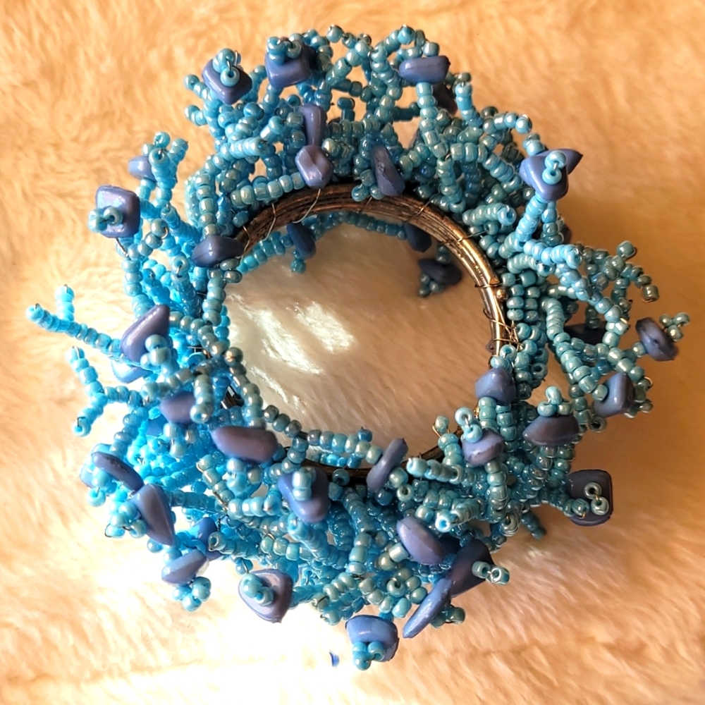 4 funky Sky blue beaded napkin rings. 4 inch diameter